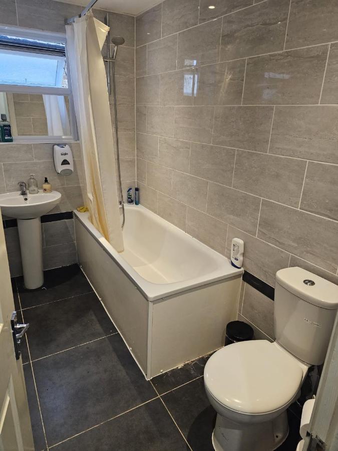 Double Bedrooms In Spacious And Modern