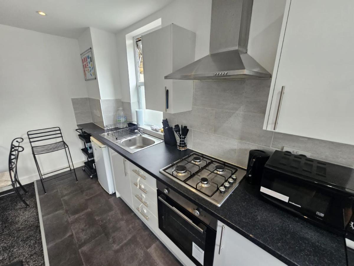 Double Bedrooms In Spacious And Modern Privatunterkunft *
