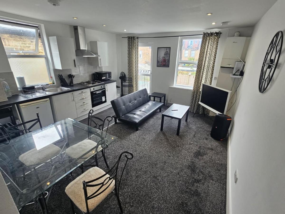 Double Bedrooms In Spacious And Modern Privatunterkunft