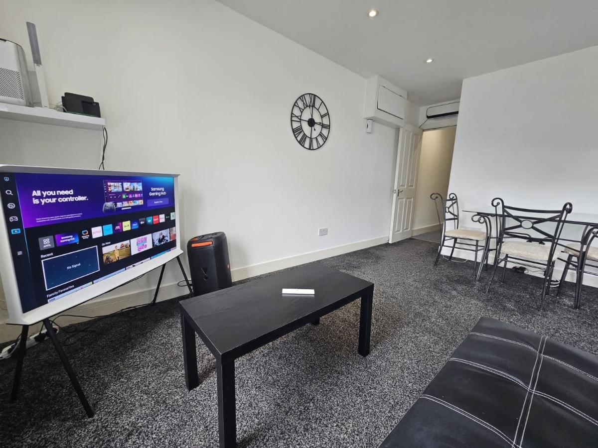 Double Bedrooms In Spacious And Modern Privatunterkunft *