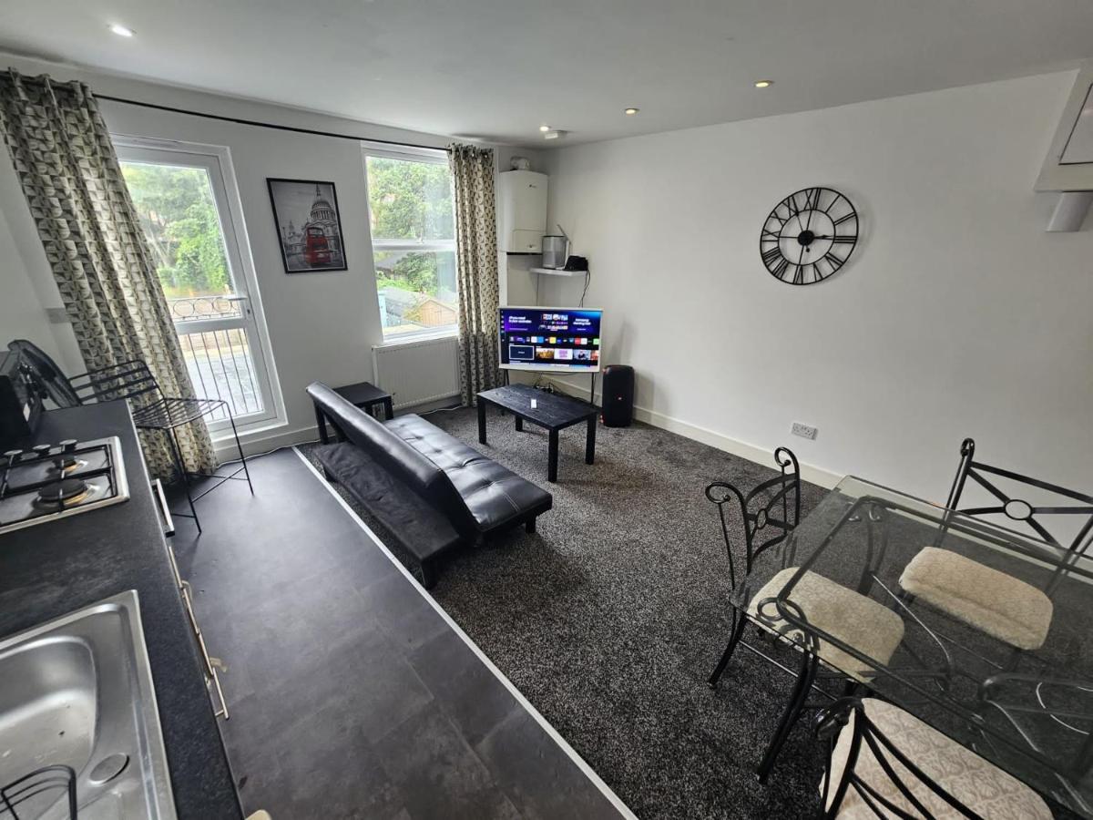 Double Bedrooms In Spacious And Modern Privatunterkunft