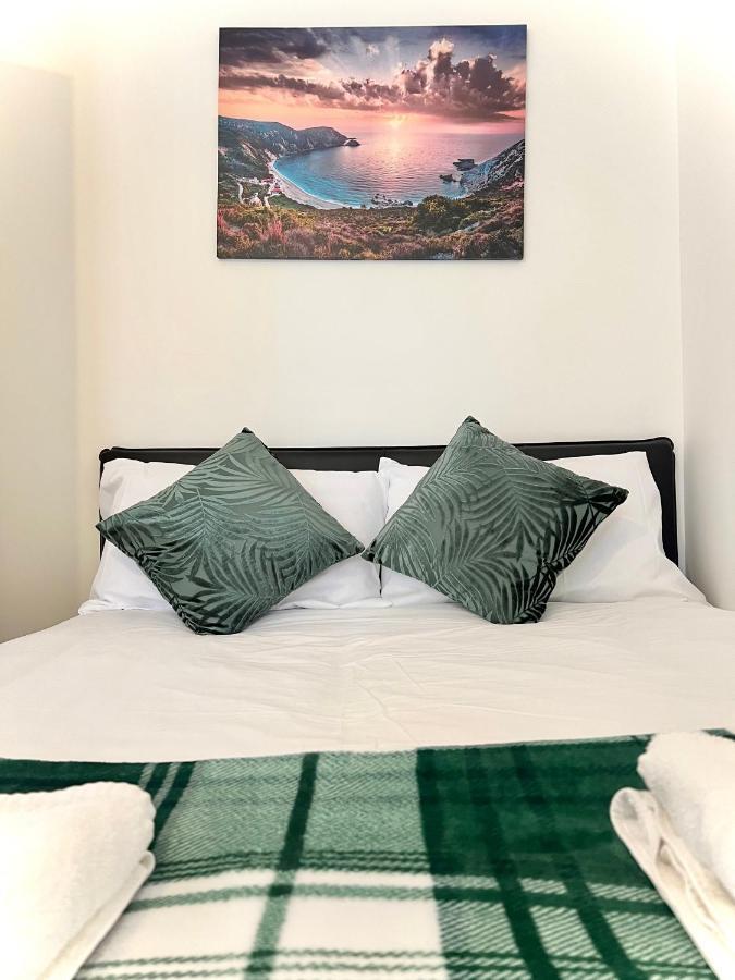 White Chapel Holiday 2 Bedroom London