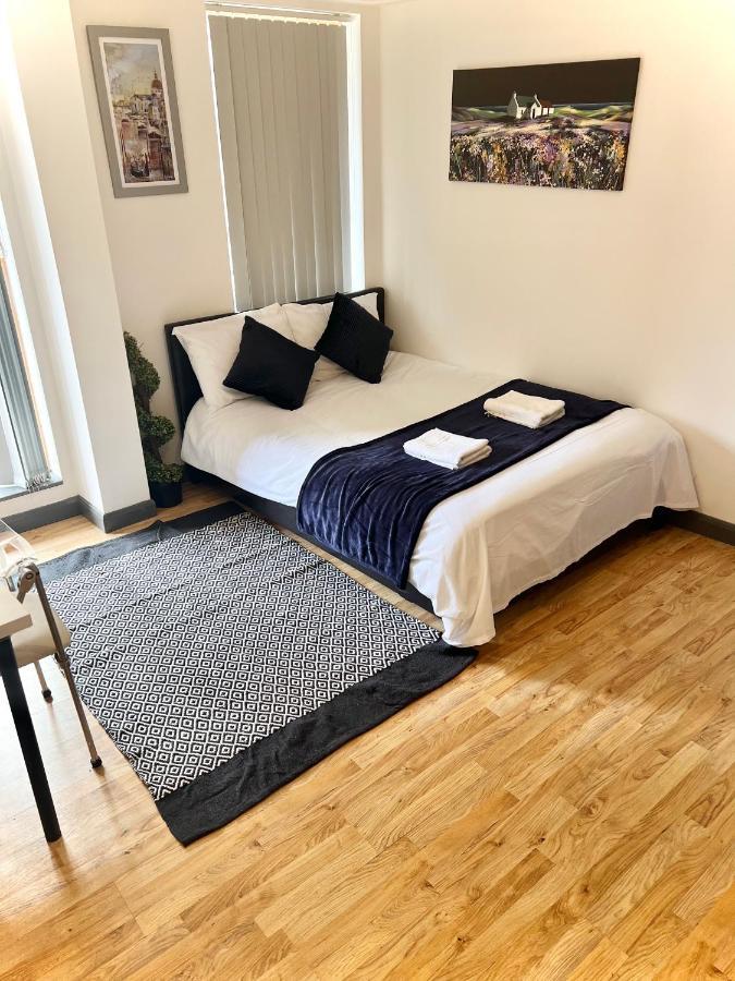 White Chapel Holiday 2 Bedroom London