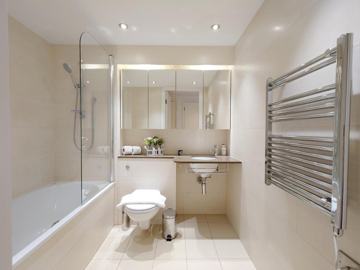Fully Serviced Two Bed By Excel & O2