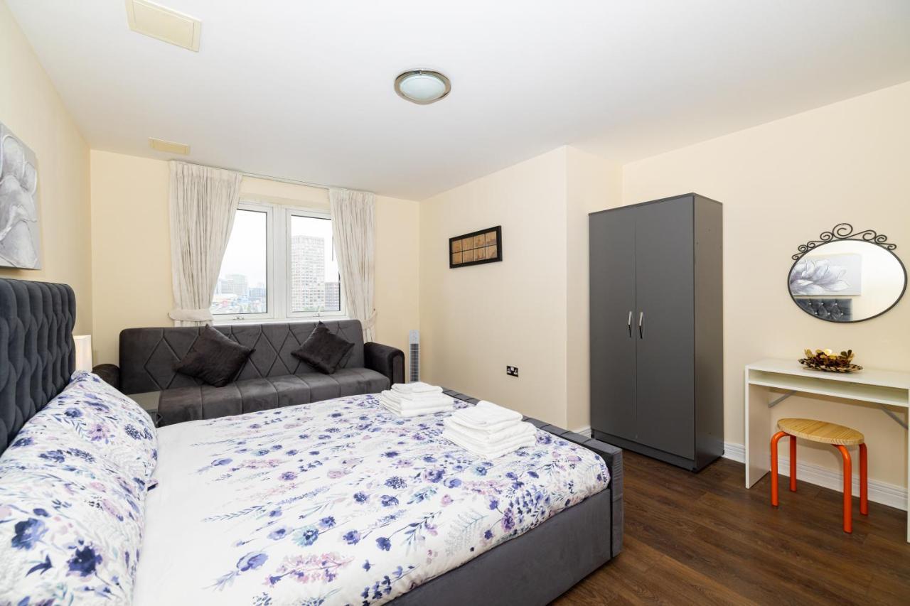 Two Bed Near Canary Wharf Apartment