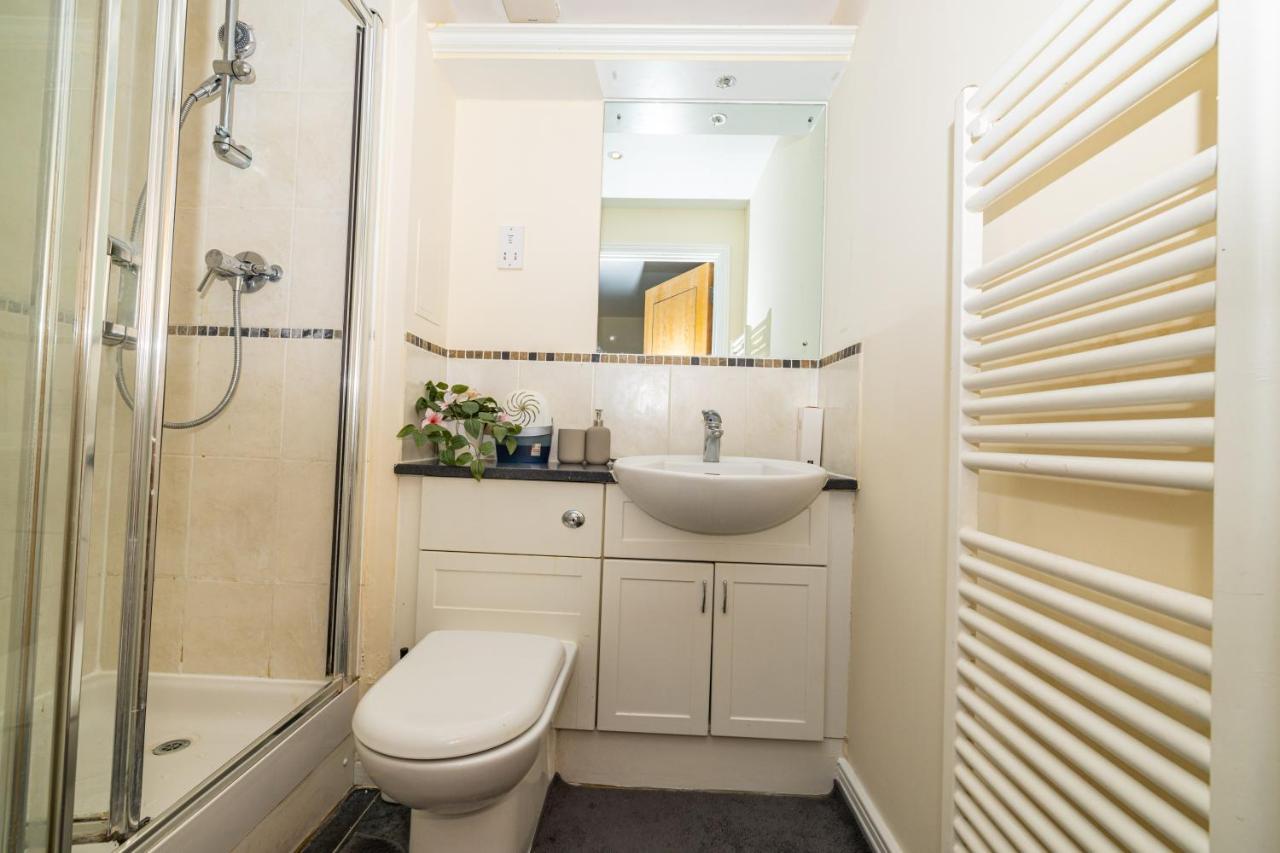 Apartment Two Bed Near Canary Wharf *