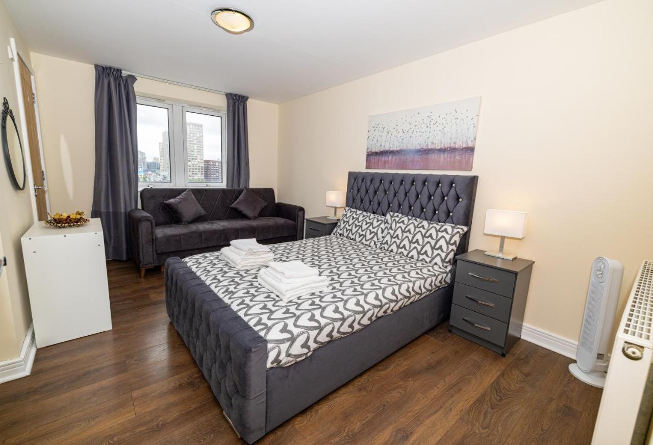 Two Bed Near Canary Wharf Apartment