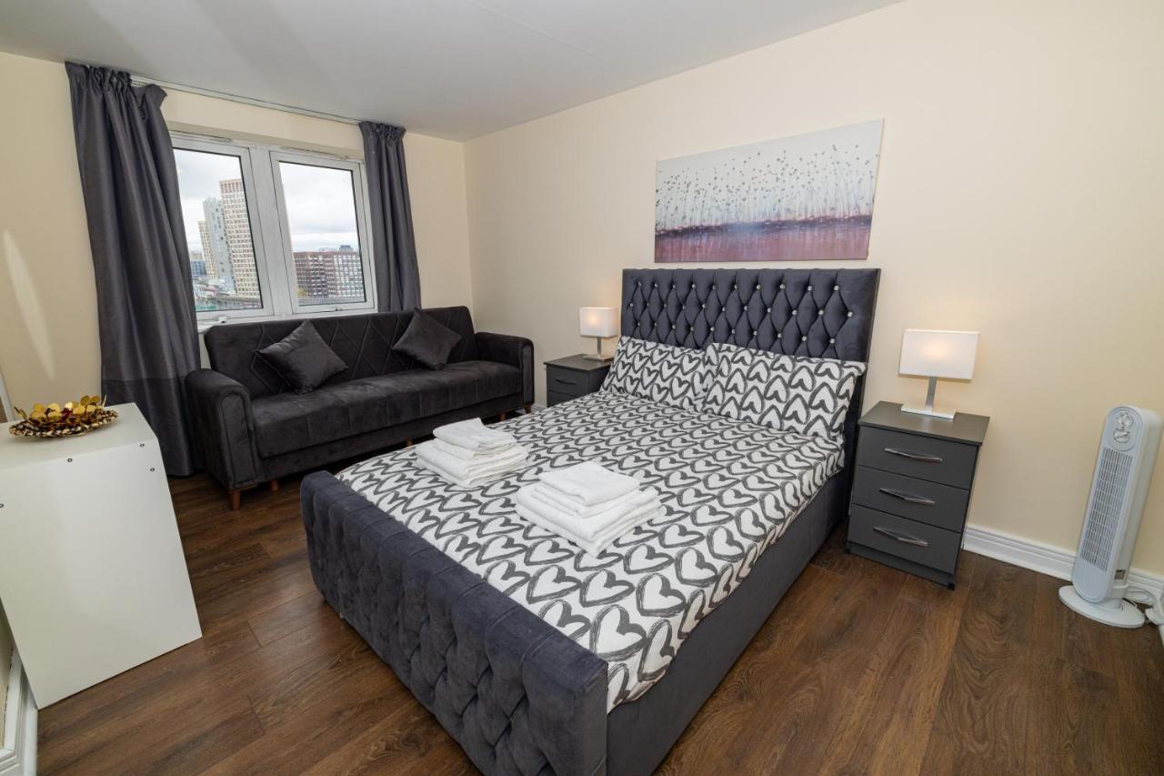 Two Bed Near Canary Wharf Apartment