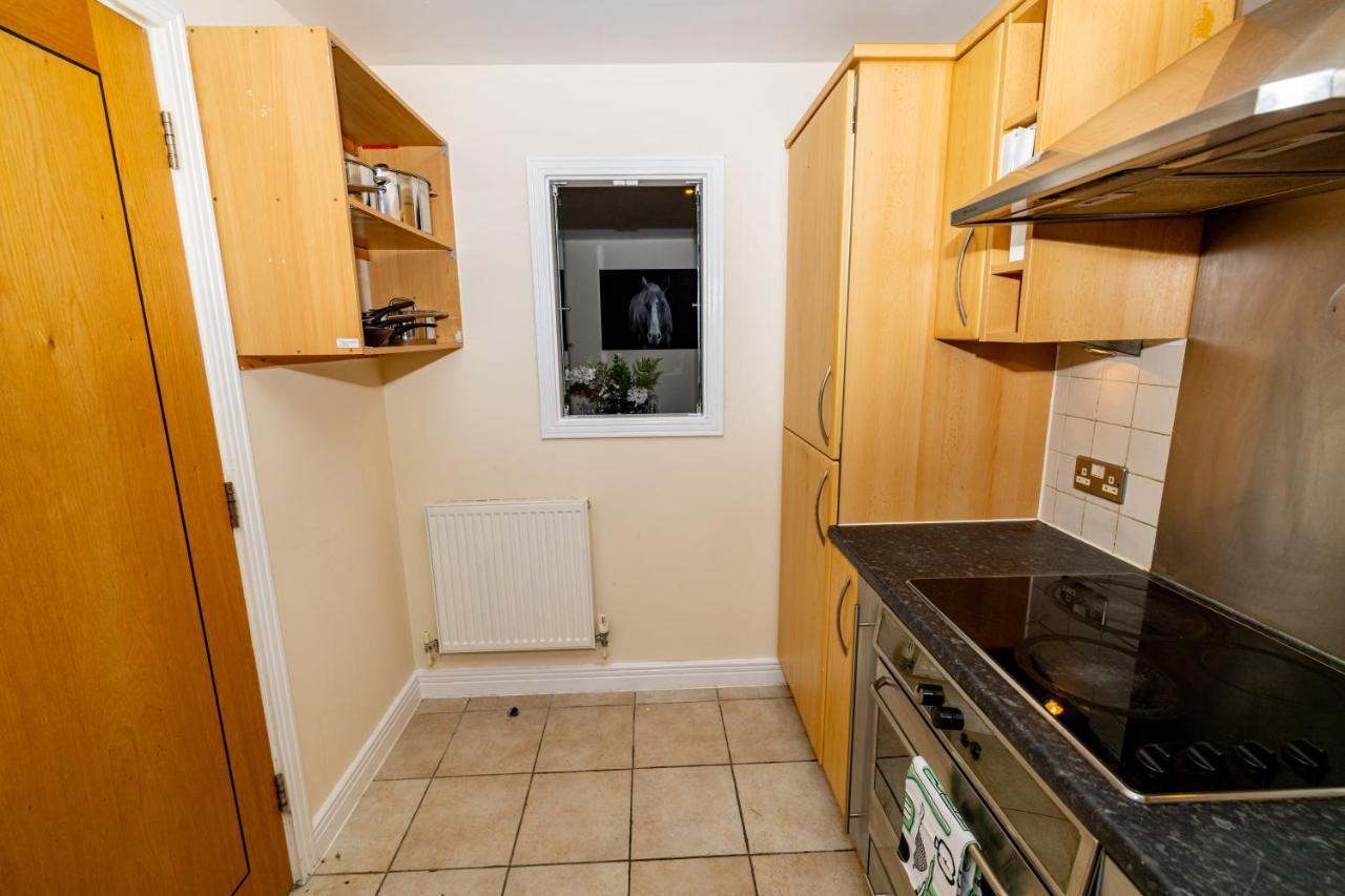 Apartment Two Bed Near Canary Wharf London