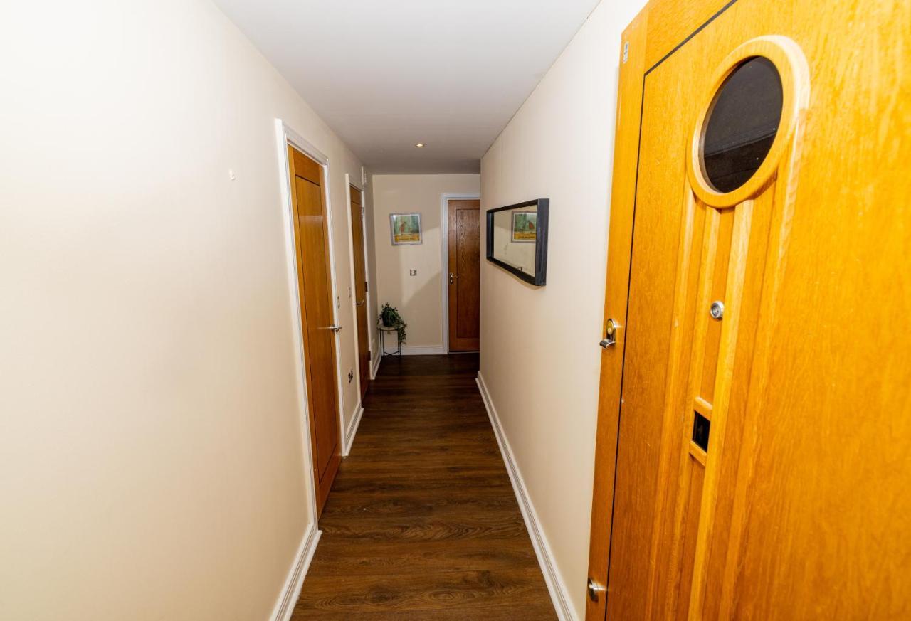 Two Bed Near Canary Wharf * London