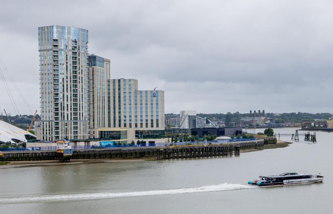 Two Bed Near Canary Wharf Apartment