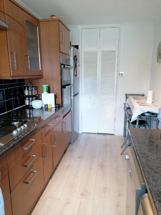 Homestay Beautiful Double Bedroom In Shared Flat Near Olympic Park In Stratford *