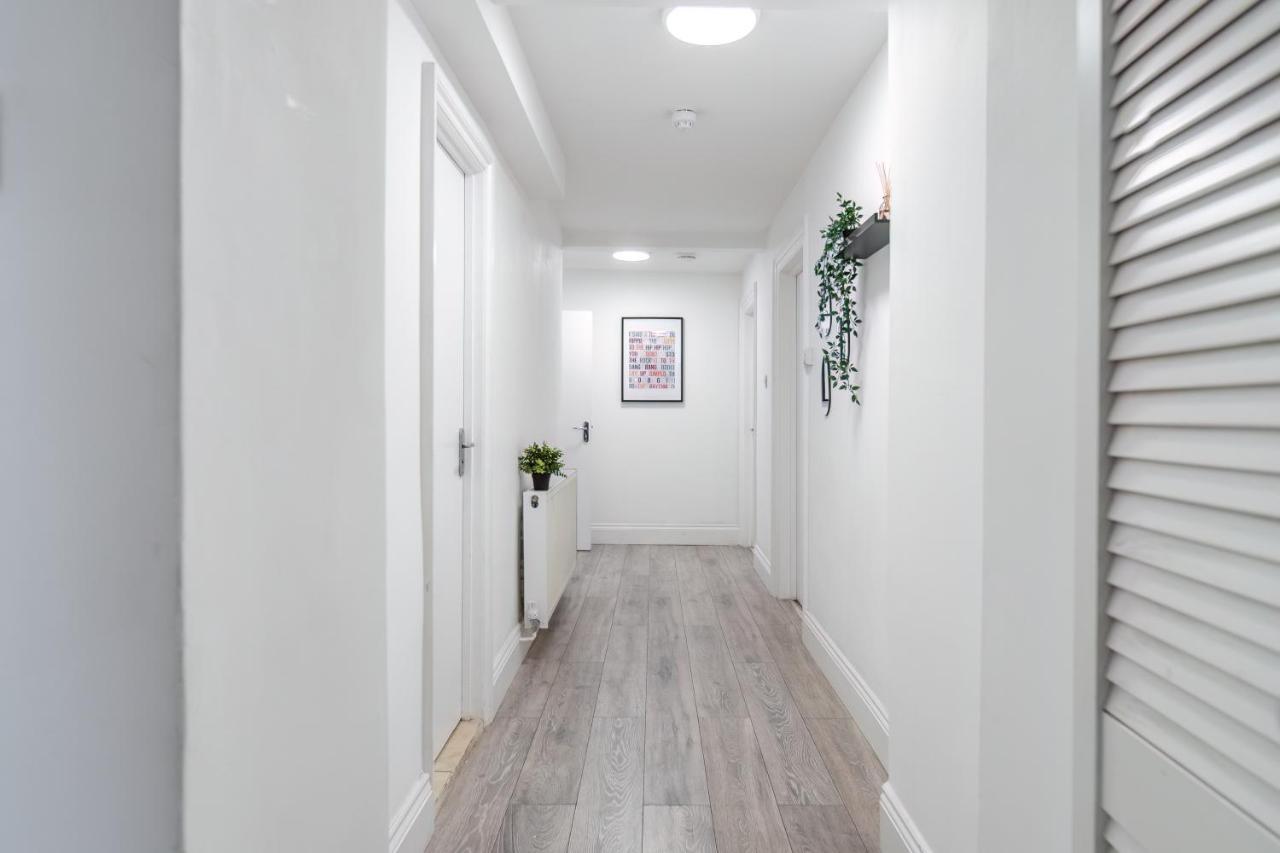 Funky Trendy 3 Bed 3 Bath With Patio In Dalston