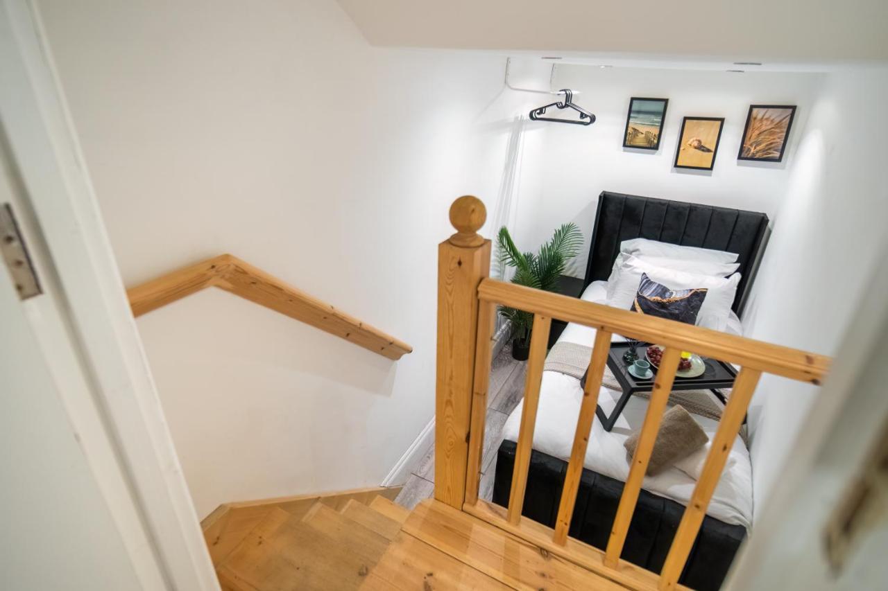 Apartment Funky Trendy 3 Bed 3 Bath With Patio In Dalston *