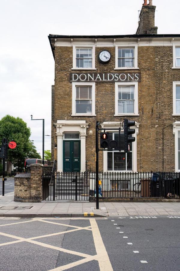 Funky Trendy 3 Bed 3 Bath With Patio In Dalston Apartment London