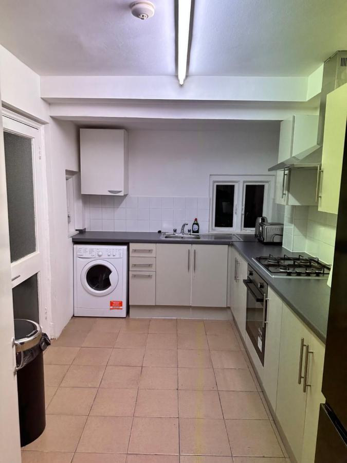 3 Bedroom House With Garden In Tottenham Ferienhaus London