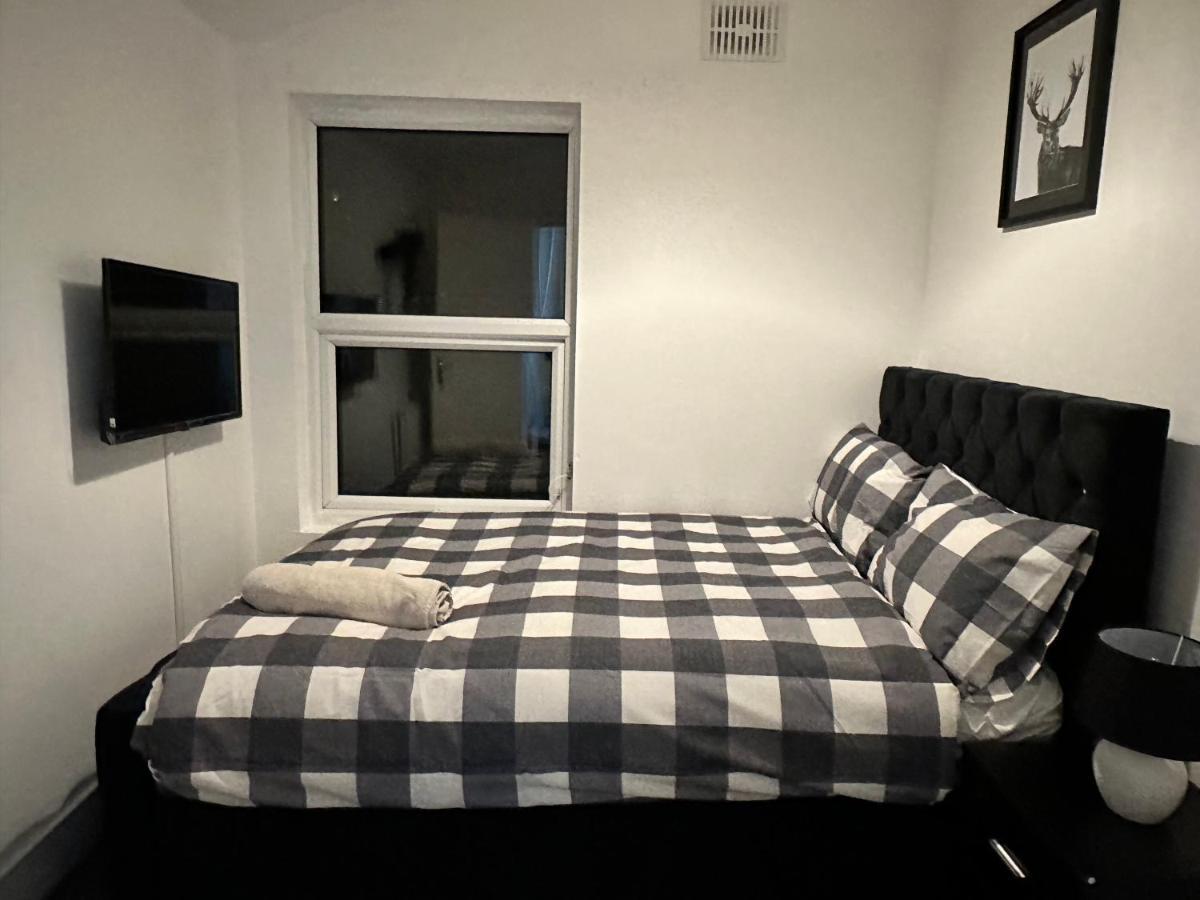 3 Bedroom House With Garden In Tottenham Holiday home