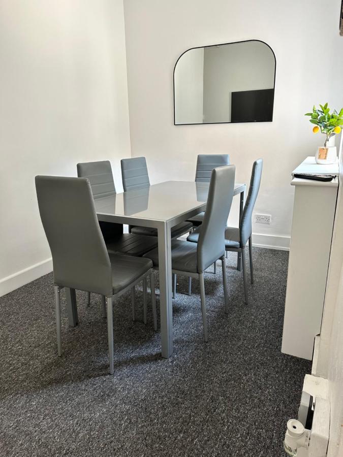 3 Bedroom House With Garden In Tottenham Holiday home