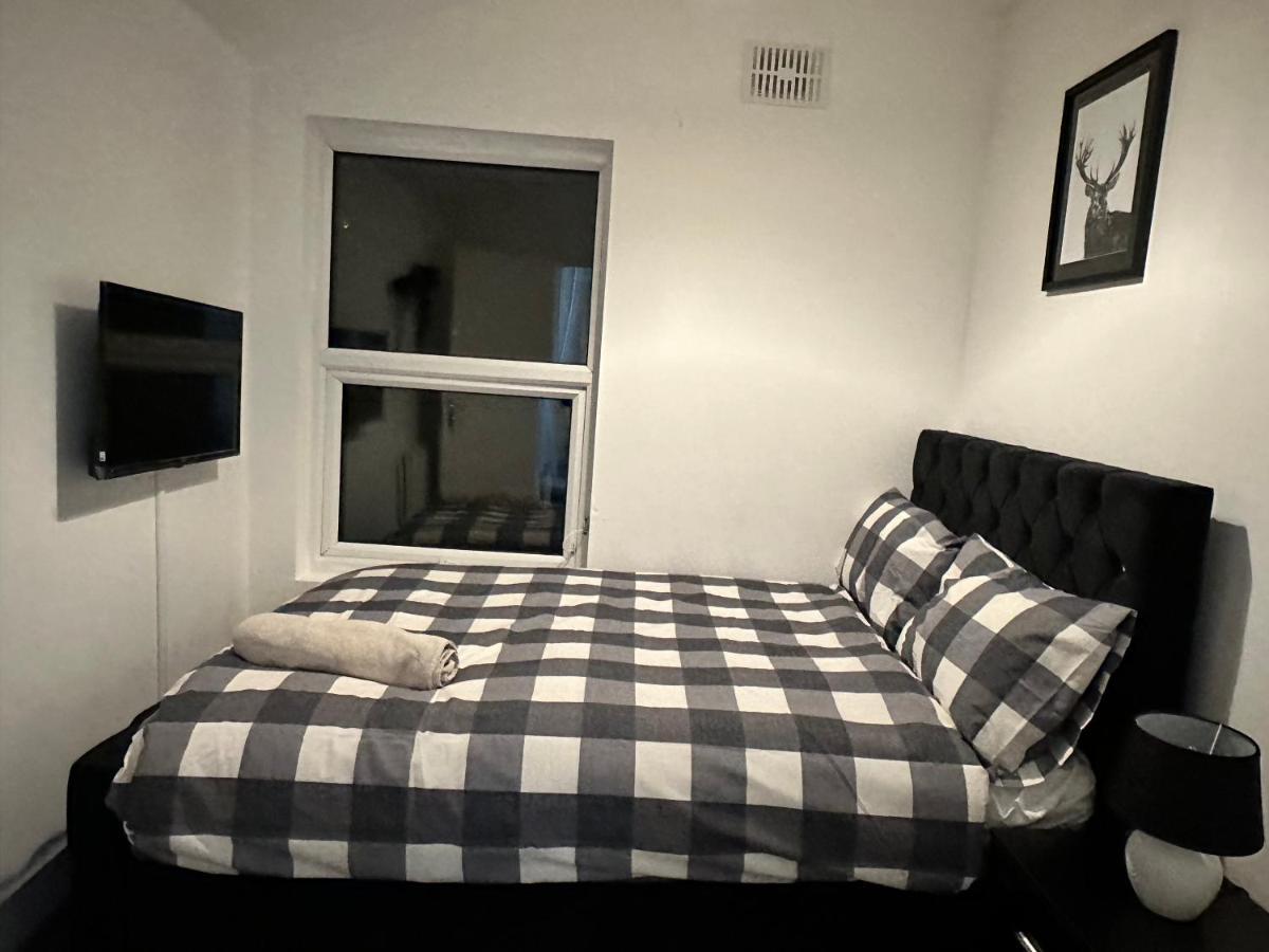 Holiday home 3 Bedroom House With Garden In Tottenham London