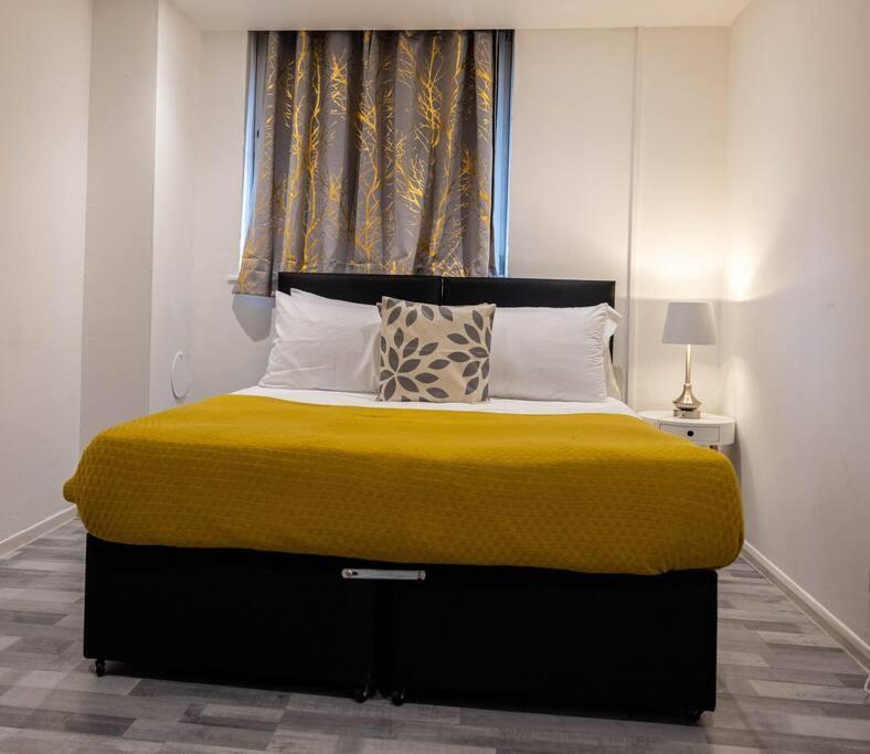 Apartment 3 Bedrooms Flat -wifi-freeparking-babycot-15min To Pepys Park *