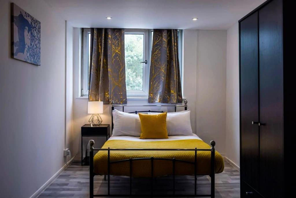 3 Bedrooms Flat -wifi-freeparking-babycot-15min To Pepys Park Apartment London
