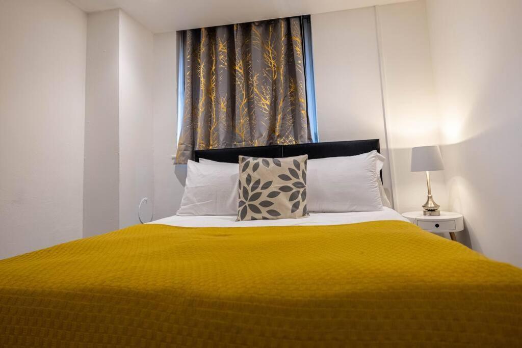3 Bedrooms Flat -wifi-freeparking-babycot-15min To Pepys Park *