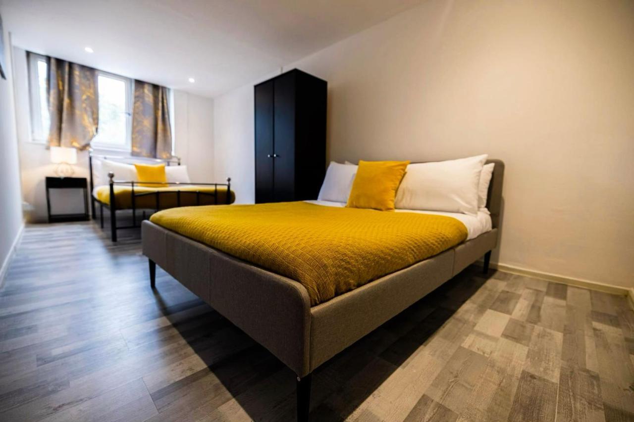 Apartment 3 Bedrooms Flat -wifi-freeparking-babycot-15min To Pepys Park
