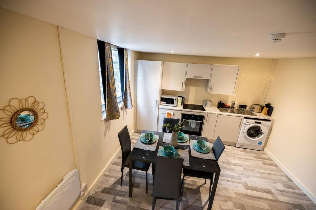 3 Bedrooms Flat -wifi-freeparking-babycot-15min To Pepys Park * London