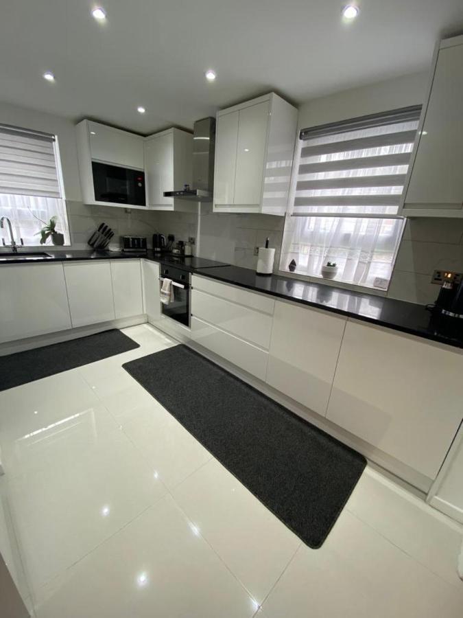 1 Bedroom In East Apartment