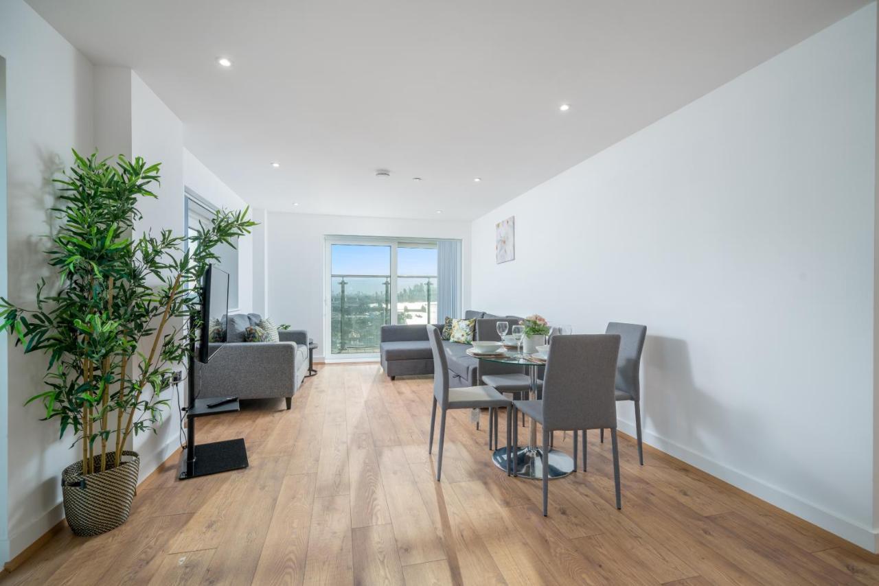 Skyvillion: Riverside With Views London