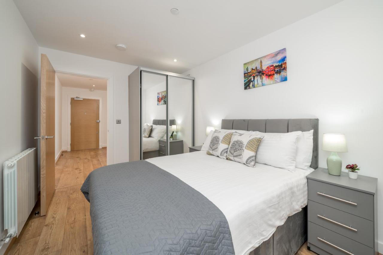 Skyvillion: Riverside With Views * London
