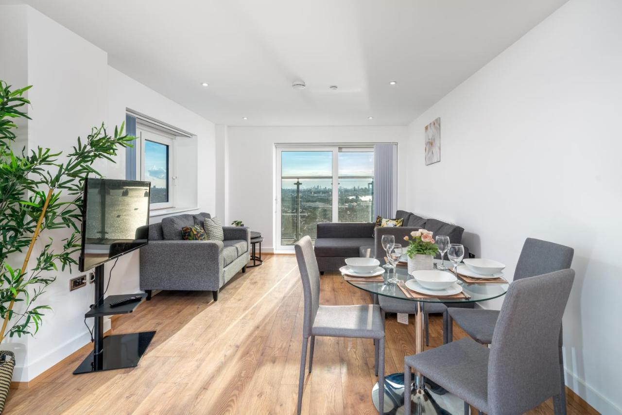 Apartment Skyvillion: Riverside With Views London