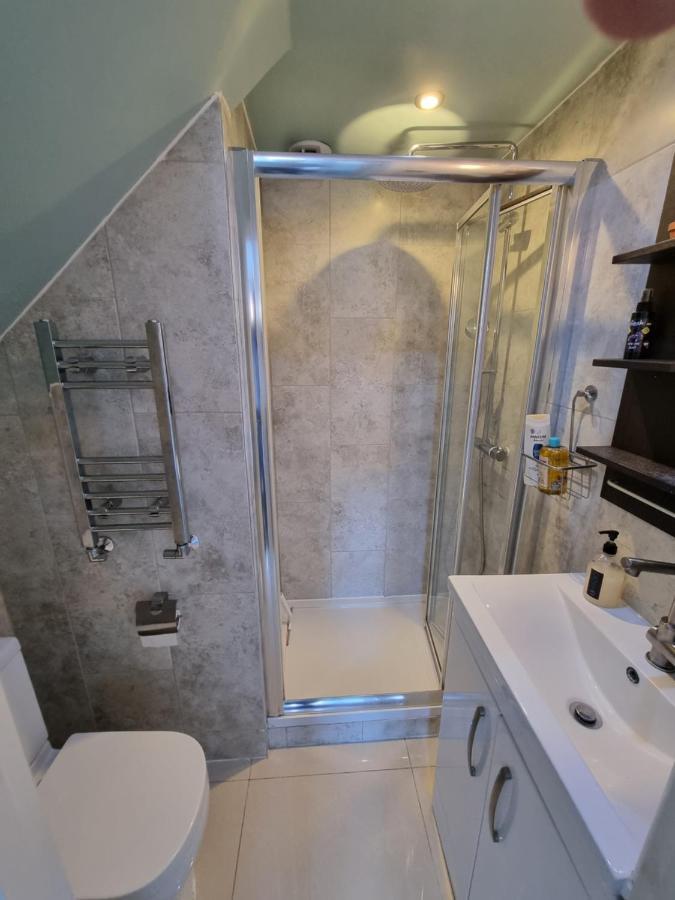 Single With En-suite Shower In Zone 1 Casa de hóspedes