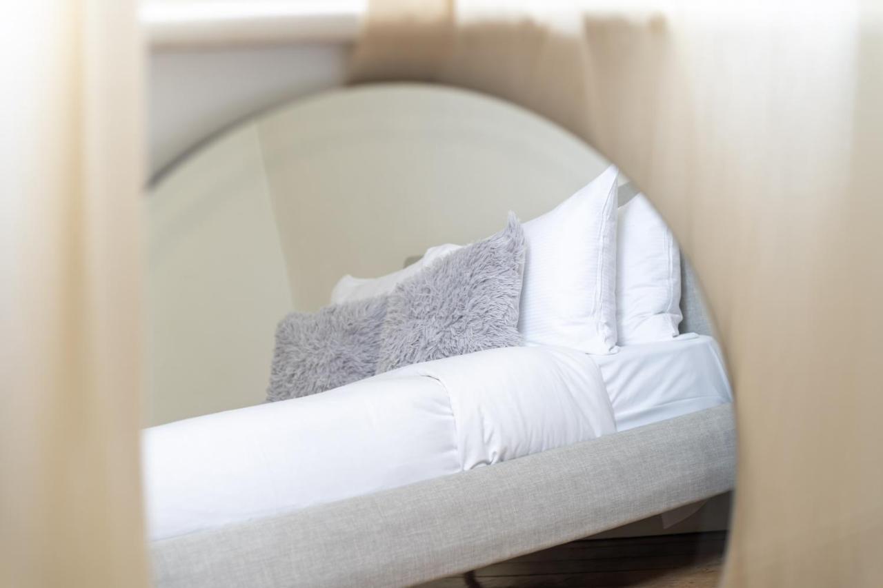 Apartment 4 Bedroom Edwardian Family House Wgarden, Notting Hill London