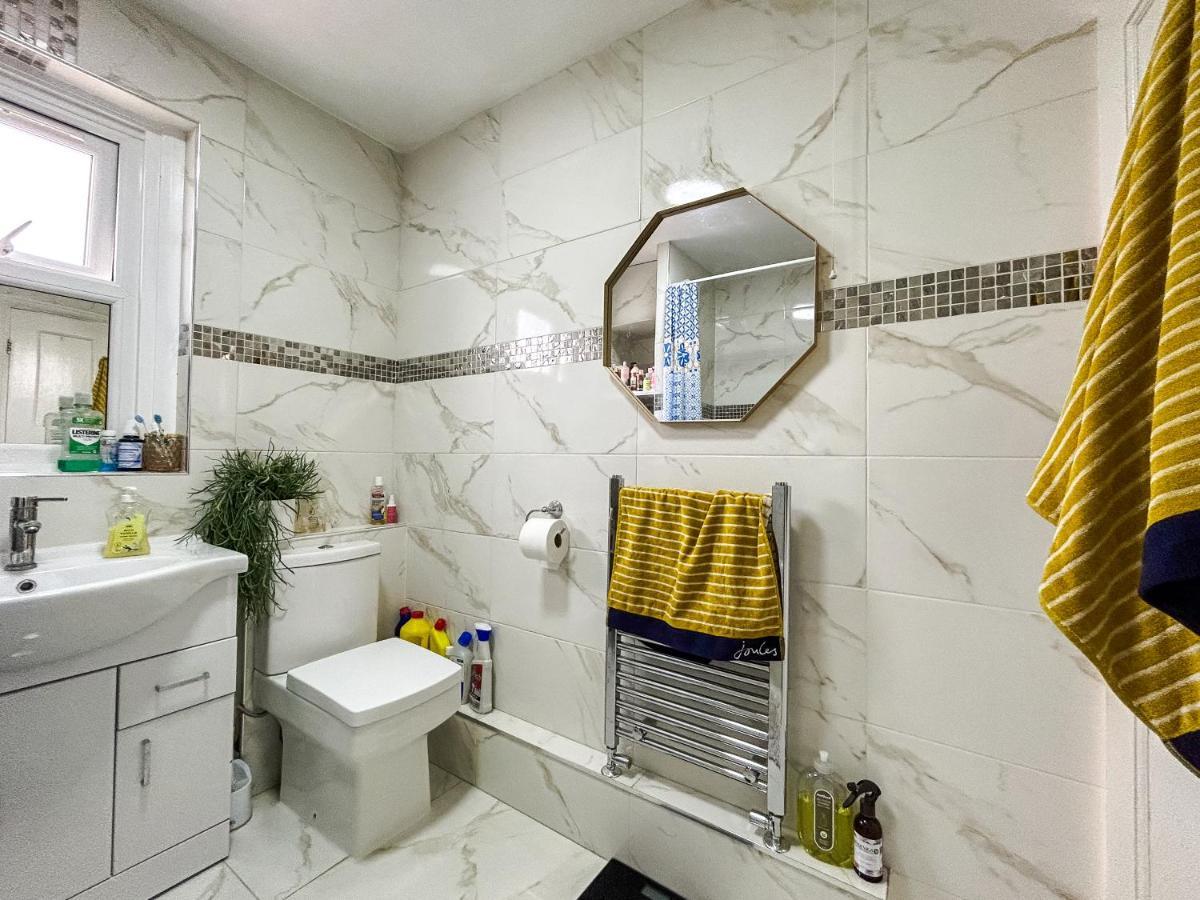 Hospedagem domiciliar Spacious Double Bedroom In Shooters Hill *