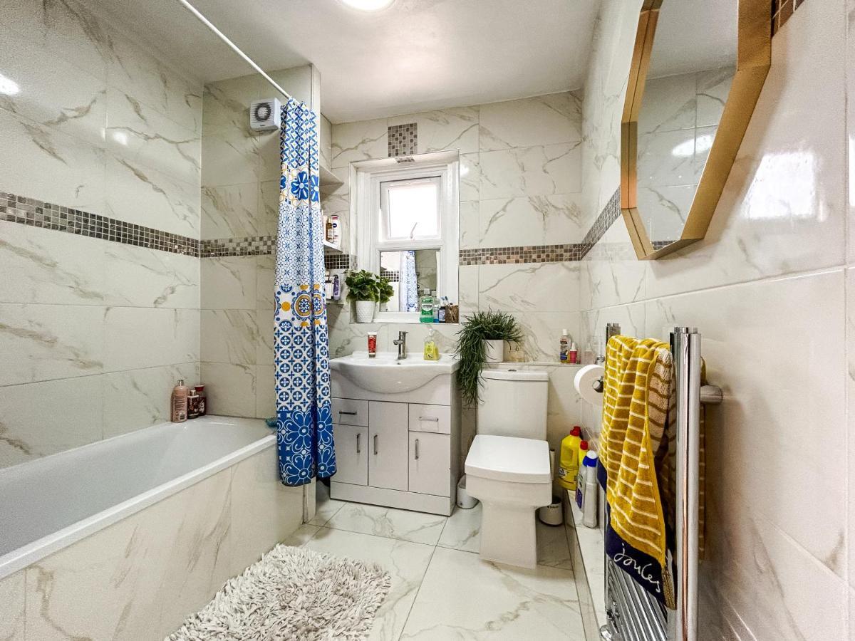 Hospedagem domiciliar Spacious Double Bedroom In Shooters Hill *