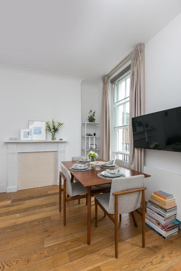 Light Filled With View Of Regents Park Apartment London