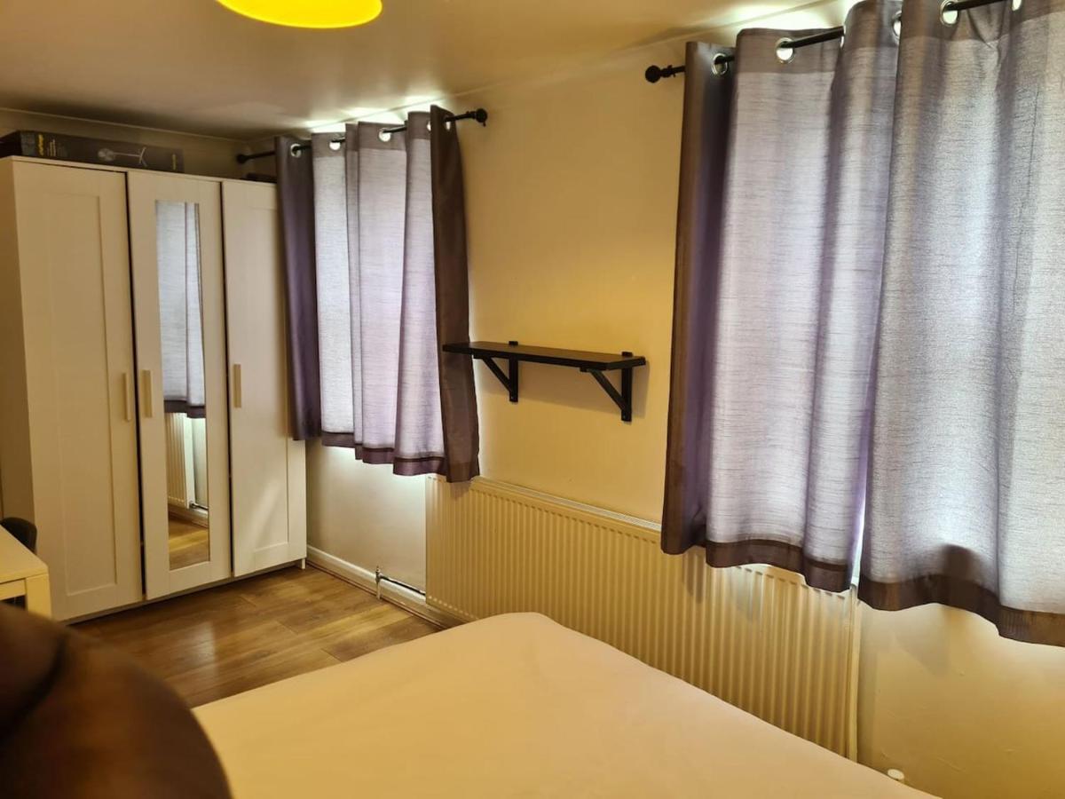 Casa de férias Tower Bridge Central: 4-bed House With Parking For 9 *