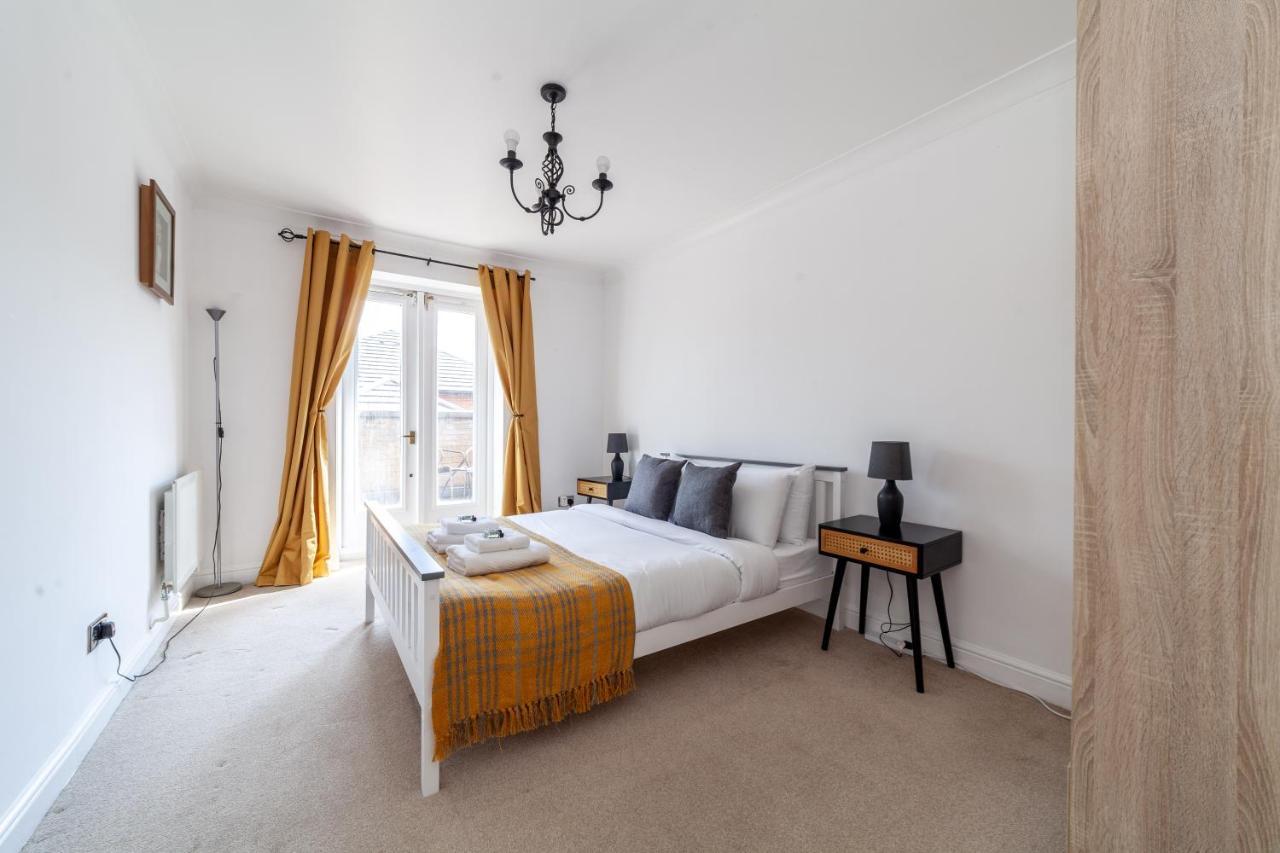 Newly Refurbished 2br Flat Near Excel Centre Apartment *