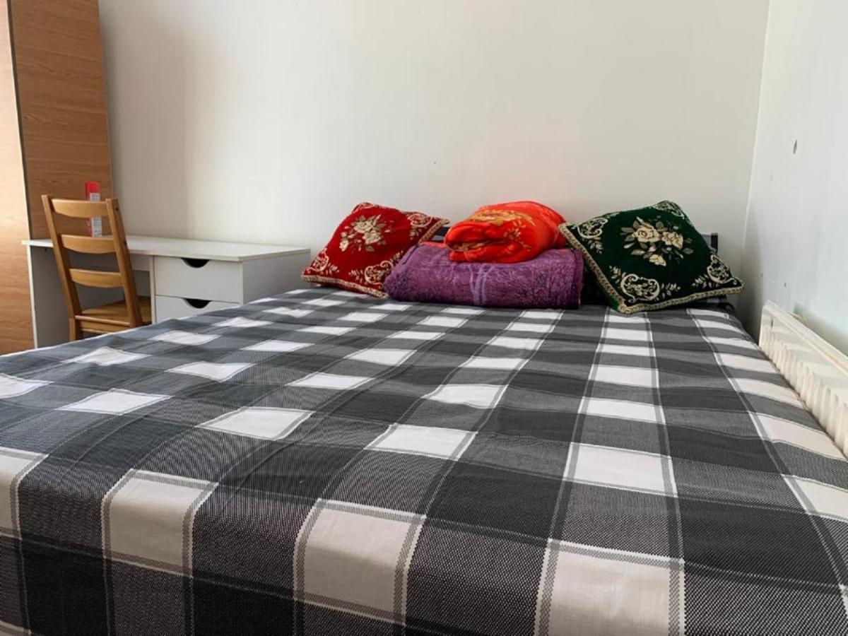 Luxury Extra Large Double Bedroom Near The St Street Guest house London