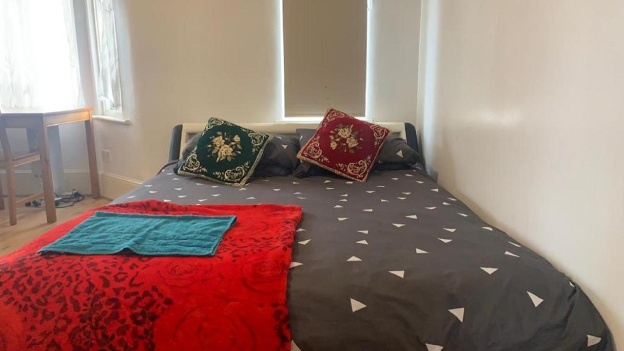 Guest house Luxury Extra Large Double Bedroom Near The St Street London