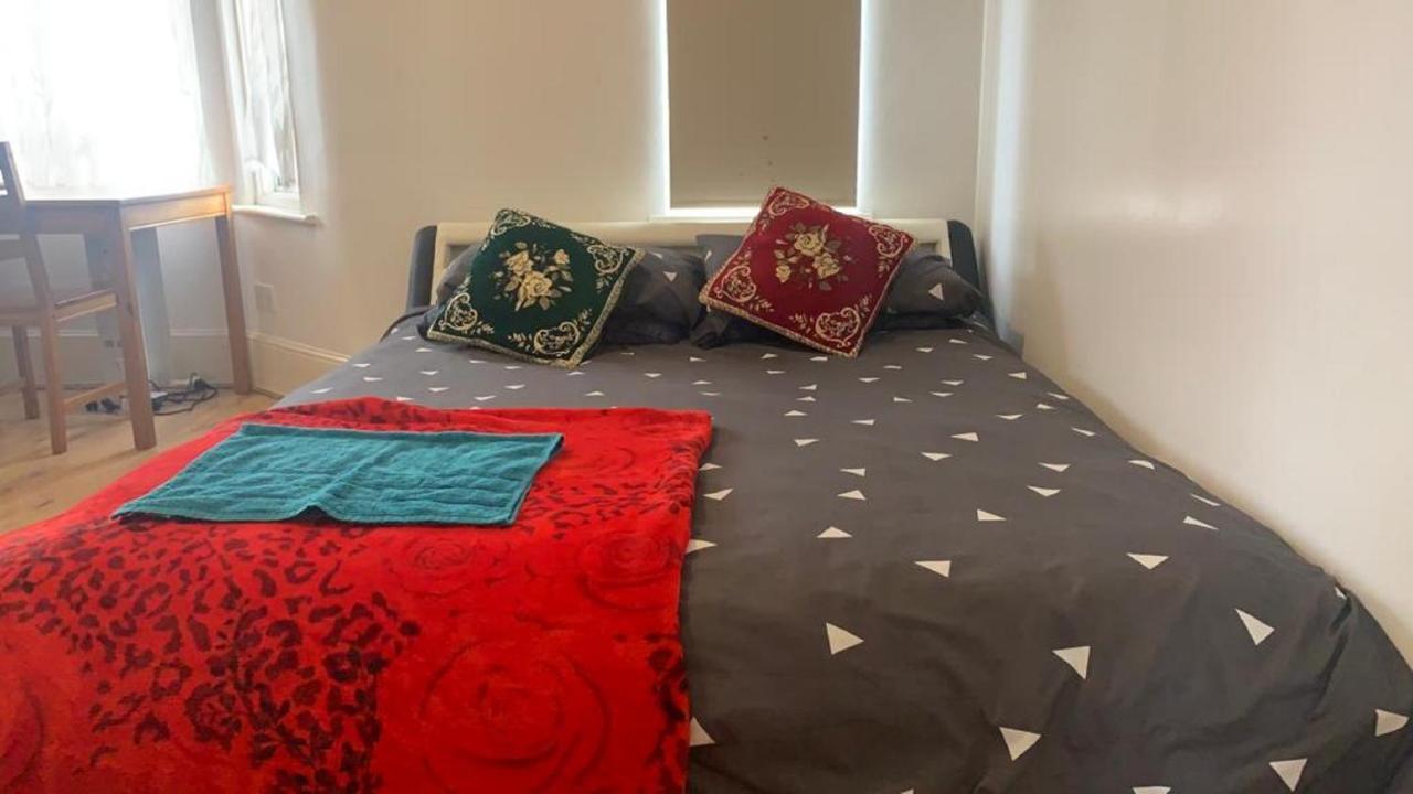 Luxury Extra Large Double Bedroom Near The St Street Guest house *