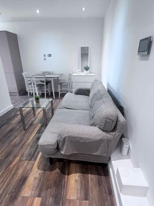 Apartamento Flat 3, 417 Fulham, 2 Bedroom, 1 Bathroom Flat Londres