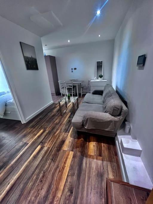 Flat 3, 417 Fulham, 2 Bedroom, 1 Bathroom Flat Apartamento Londres