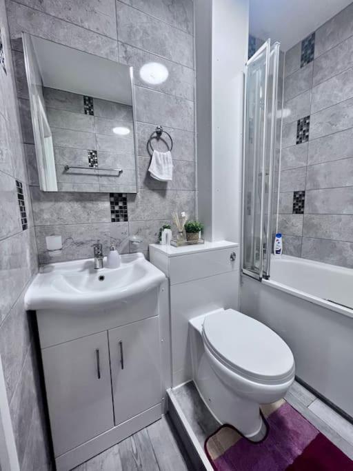 Apartamento Flat 3, 417 Fulham, 2 Bedroom, 1 Bathroom Flat *