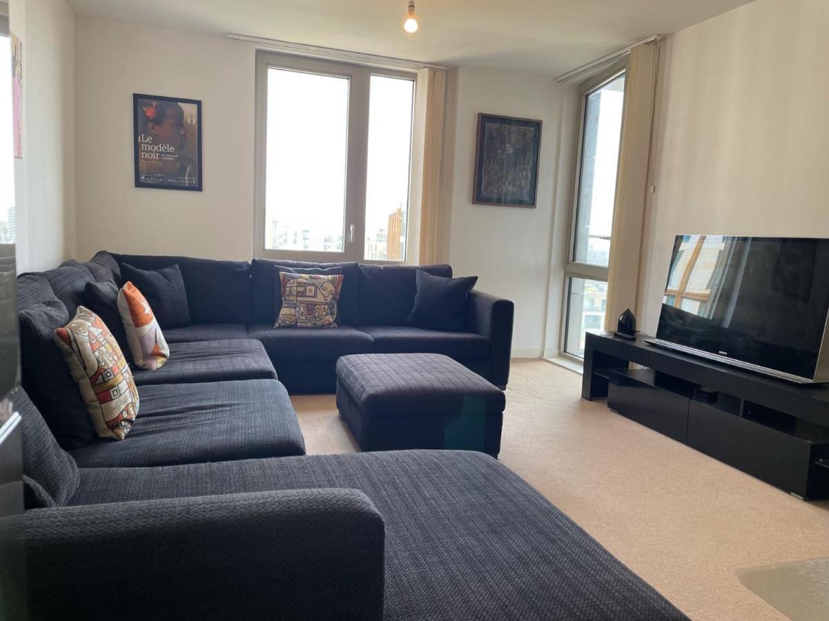 Spacious Flat In Manor House, London