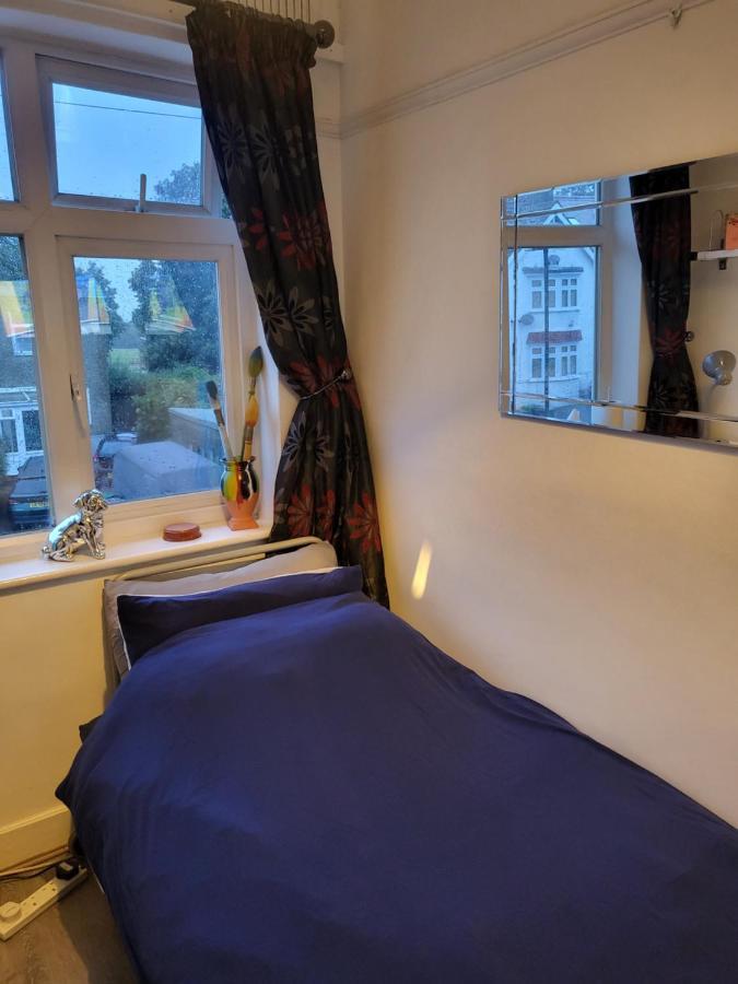 Very Bright & Cosy Little Bedroom Privatunterkunft *