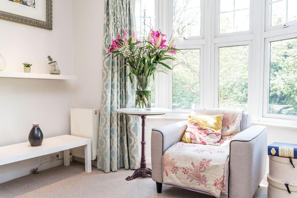 Modern 2-bed Flat Near Tube In Vibrant Brixton Apartment