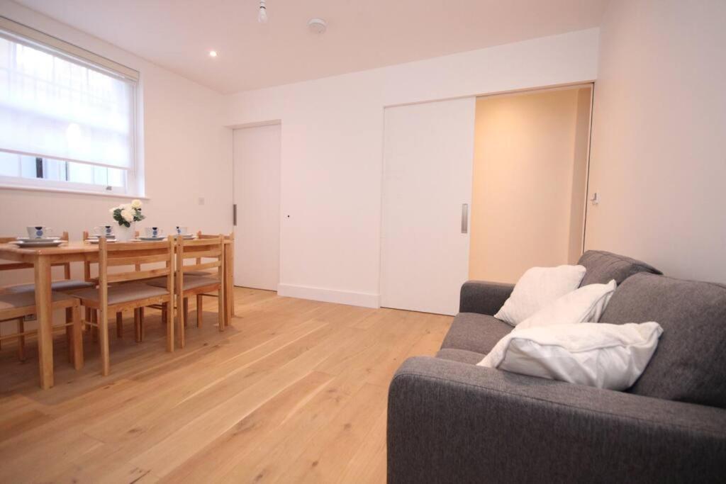 Lovely Flat In Baker Street Apartment
