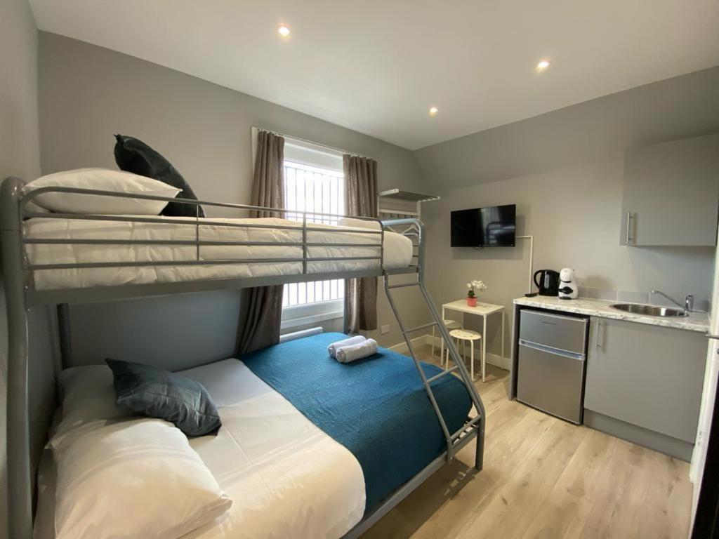 Apartment Holloway Suites - Next To Emirates Stadium - Private Bathroom - Shared Kitchen London